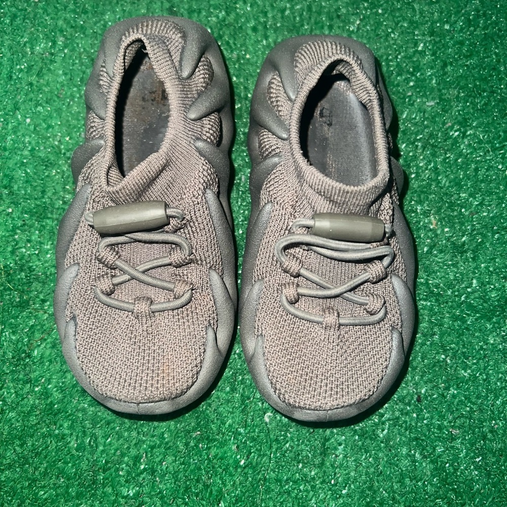 Yeezy 450 Stone Grey size 6C